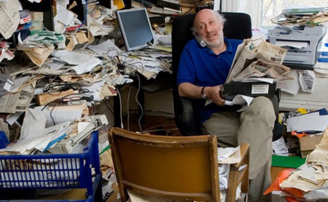 Un bureau à peu près aussi bien rangé que le mien.