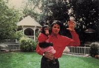 Michael Jackson et son chimpanzé de compagnie Bubbles.