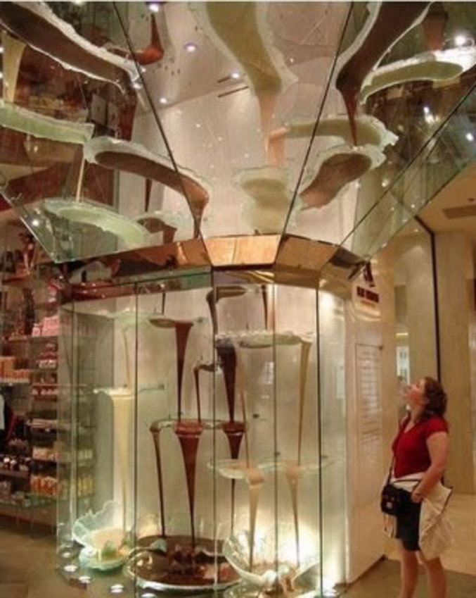 Une fontaine de chocolat géante.