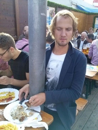 On t'a gardé une place