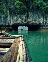 Tunnel dans la baie de Phang Nga en Thaïlande