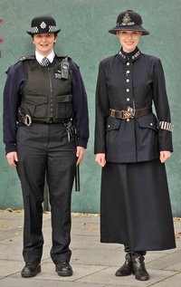 Uniformes de policewomen... 