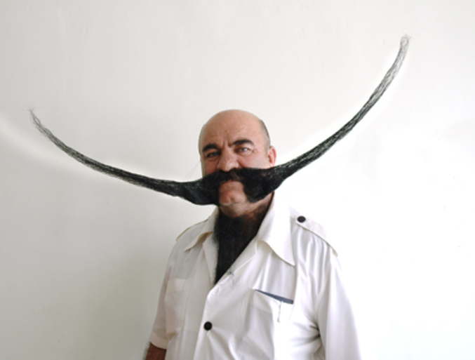 Les plus grandes moustaches du monde.