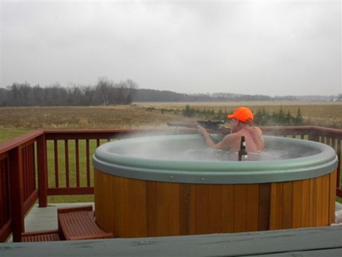 La bière, la piscine et la chasse.