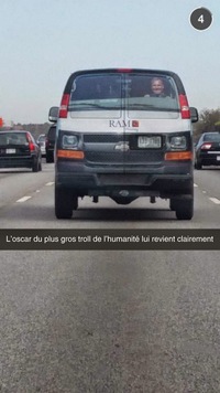 Un automobiliste à contre sens sur l'autoroute