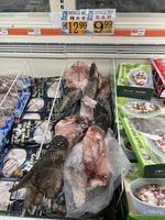 La patte de crocodile, ça doit être bon, les chinois en mangent !