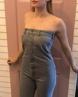 Un jean's taille haute... très haute, t'vois !