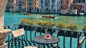 Pendant ce temps, à Venise