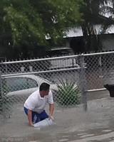 Quelqu'un peut lui rappeler l'histoire du tonneau des Danaïdes SVP ?