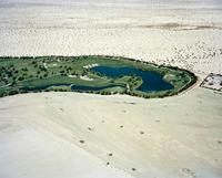 Parcours de golf en plein désert (Death valley ?)