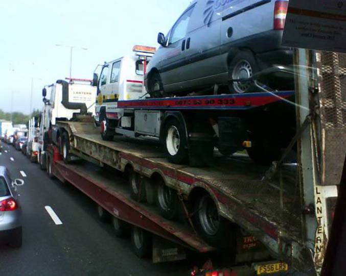 C'est l'histoire d'un camion, sur un camion, sur un camion, sur un ca....