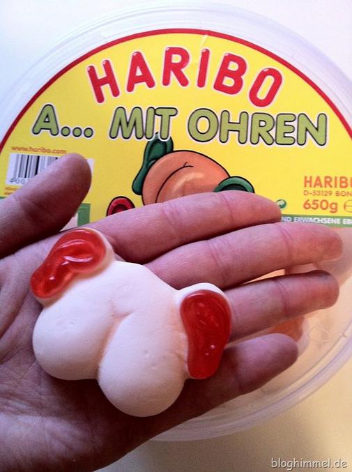 pour rendre hommage à la douce insulte "Arsch mit Ohren" (expression allemande - Littéralement : cul avec des oreilles ; utilisé pour désigner quelqu'un de très très con), Haribo a créé des bonbons spécialement pour cette douce expression