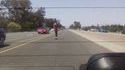 Va faire du skate sur l'autoroute