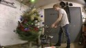 Enlever les décorations du sapin de Noël