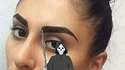 "Mortels tes sourcils!"