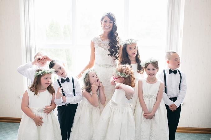 Kinsey Josh, éducatrice spécialisée, a invité tous les élèves de sa classe à être ses enfants d'honneur à l'occasion de son mariage.