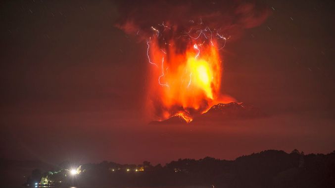 Le gouvernement chilien a décrété mercredi l'alerte rouge et a ordonné l'évacuation de la population dans un rayon de 20 kilomètres aux alentours du volcan Calbuco.